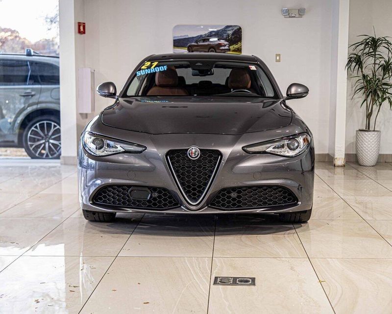 2021 Alfa Romeo Giulia Ti photo 2