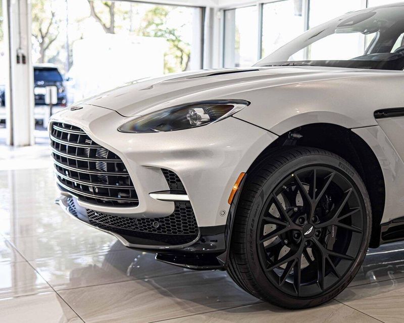 2026 Aston Martin DBX DBX707 photo 2