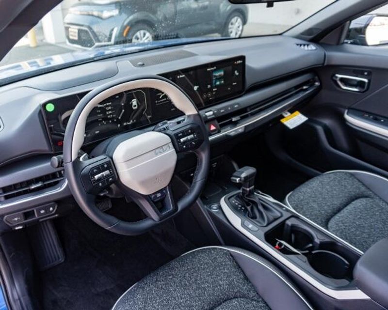 New 2025 Kia K4 GT-LineImage 10