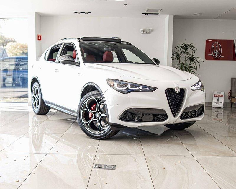2025 Alfa Romeo Stelvio Sprint Base photo 4