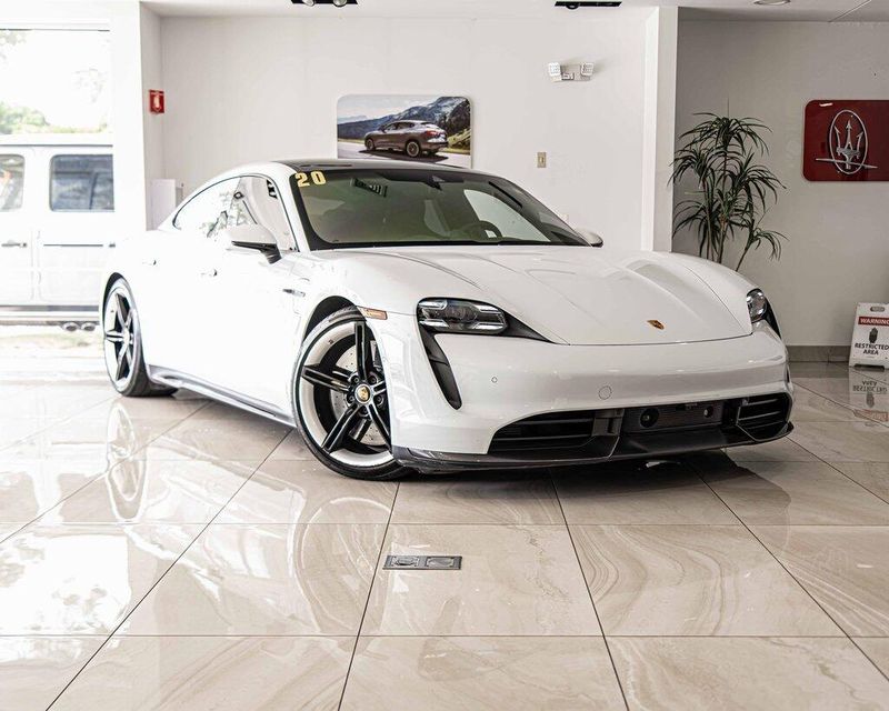 2020 Porsche Taycan Turbo S photo 4