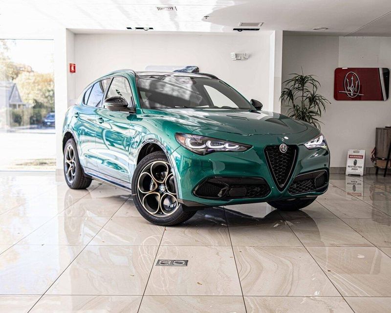 2025 Alfa Romeo Stelvio Sprint photo 3