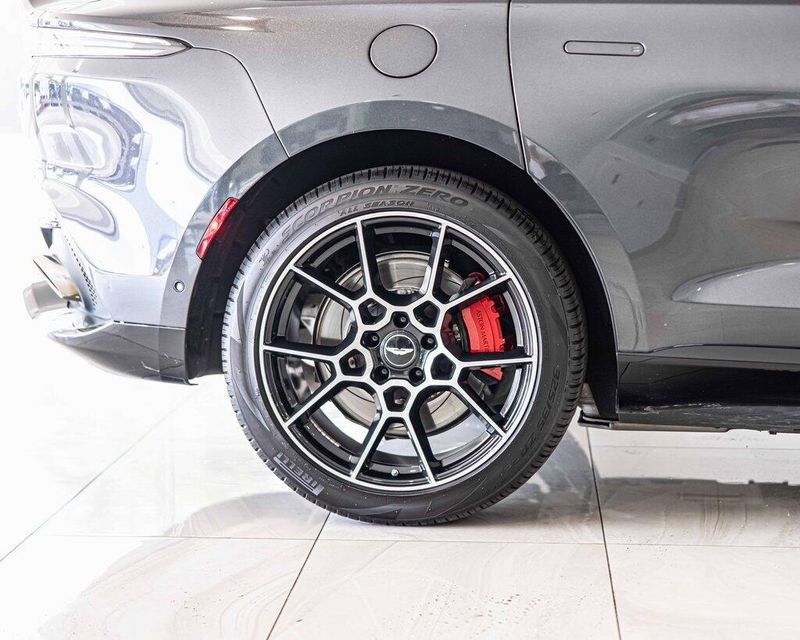 2021 Aston Martin DBX AM8 photo 11