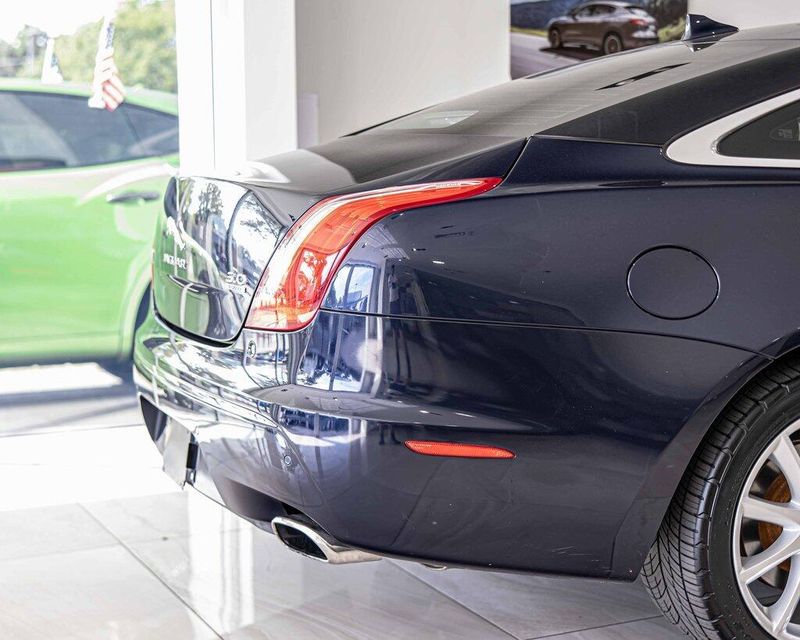 2015 Jaguar XJ Base photo 12