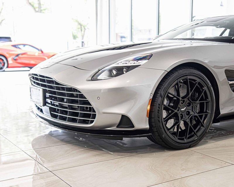 2025 Aston Martin Vanquish AM7 photo 4
