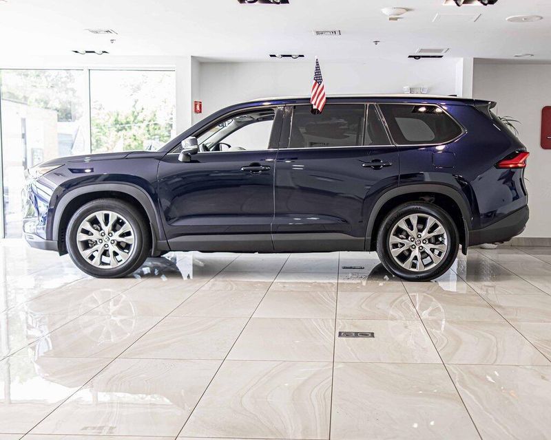 2024 Toyota Grand Highlander XLE photo 2