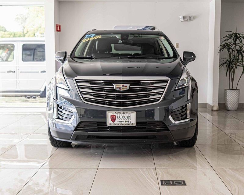 2019 Cadillac XT5 Luxury photo 2