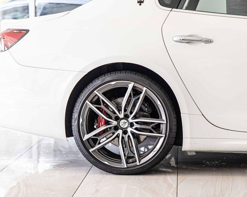 2023 Maserati Quattroporte Modena Q4 photo 10