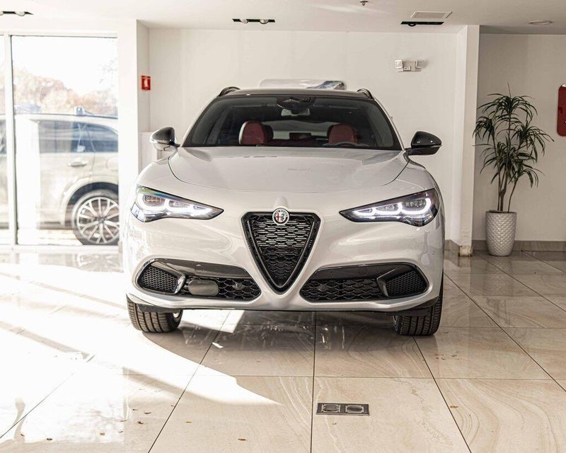 2025 Alfa Romeo Stelvio Sprint photo 2