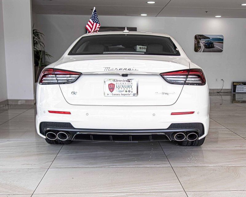 2023 Maserati Quattroporte Modena Q4 photo 12