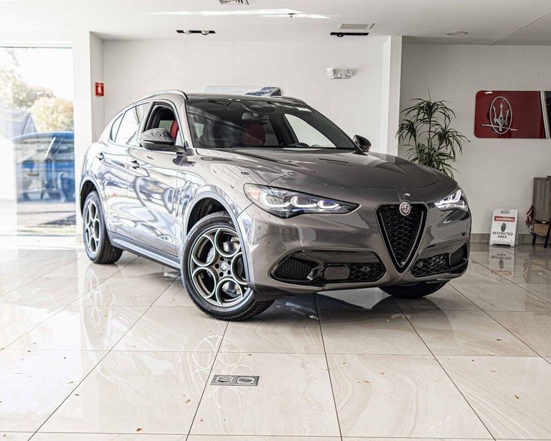 2025 Alfa Romeo Stelvio Sprint photo 4