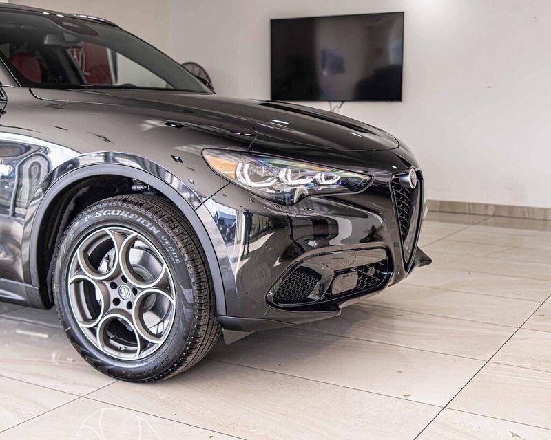 2025 Alfa Romeo Stelvio Sprint photo 2