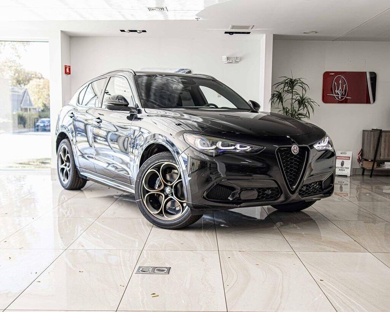 2025 Alfa Romeo Stelvio Sprint photo 3