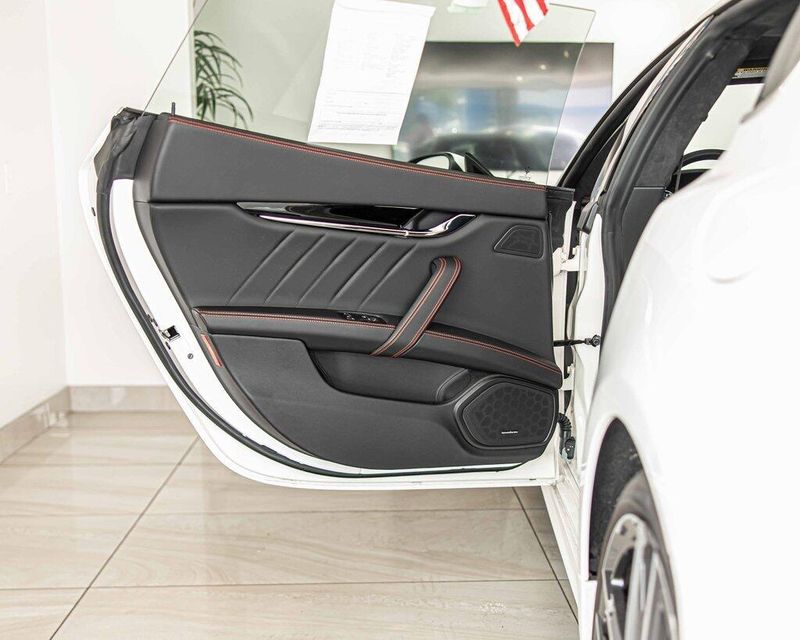 2023 Maserati Quattroporte Modena Q4 photo 32