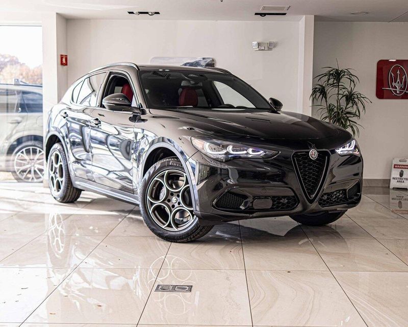 2025 Alfa Romeo Stelvio Sprint photo 4