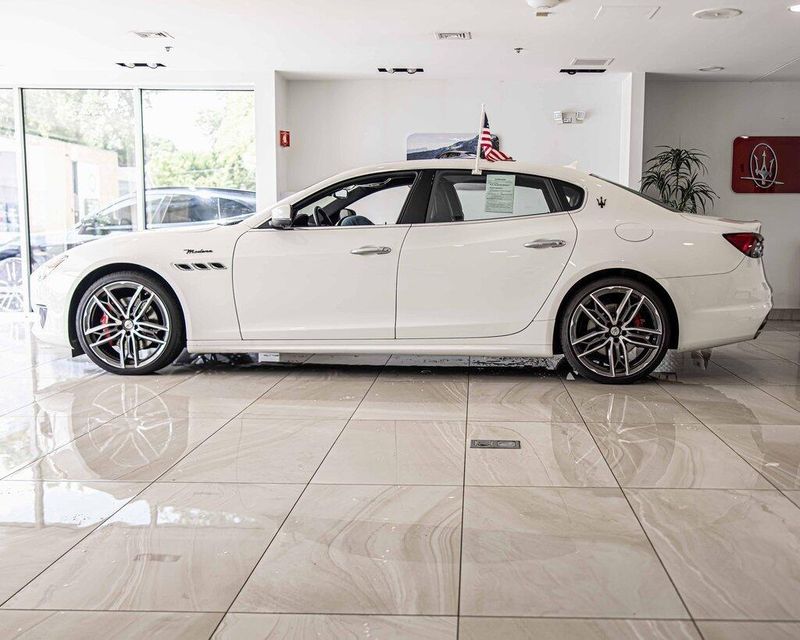 2023 Maserati Quattroporte Modena Q4 photo 5