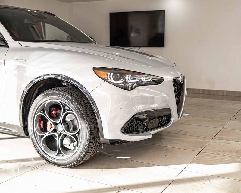 2025 Alfa Romeo Stelvio Sprint photo 3