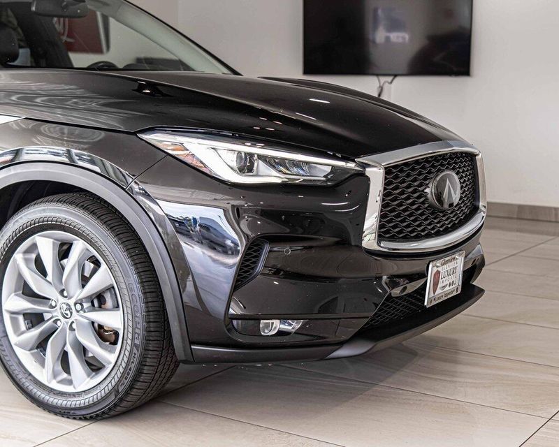 2019 Infiniti QX50 PURE AWD photo 2
