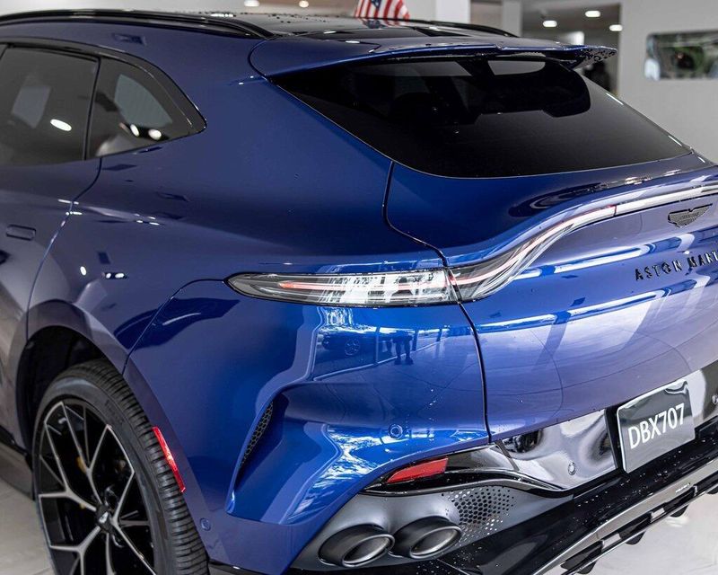 2025 Aston Martin DBX photo 14