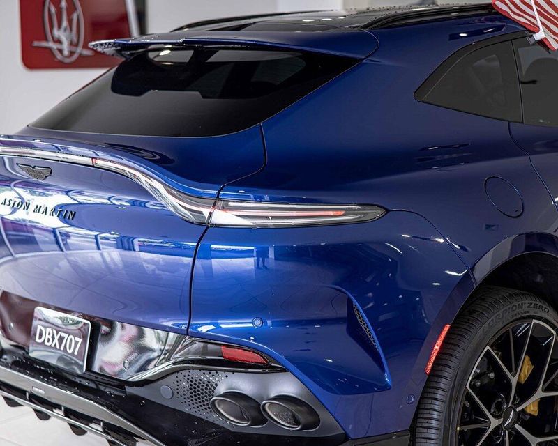 2025 Aston Martin DBX photo 12