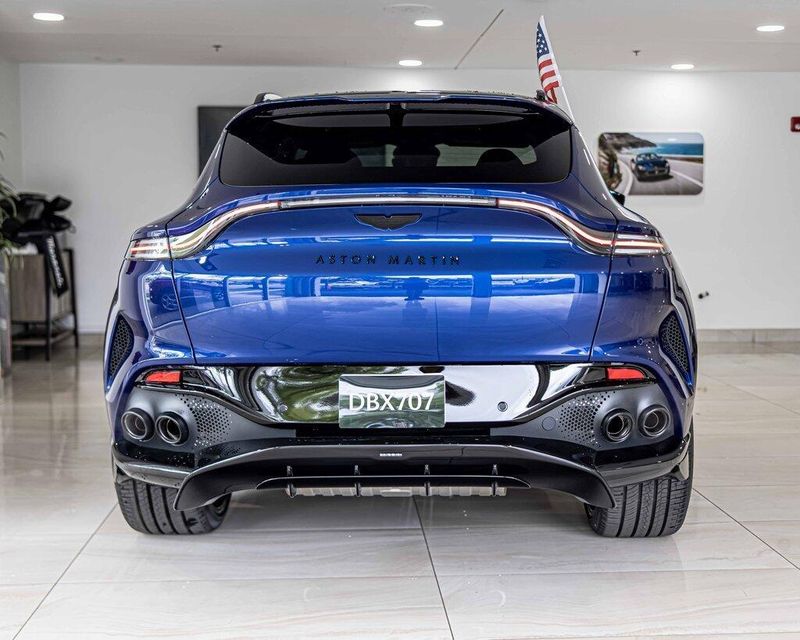 2025 Aston Martin DBX photo 13