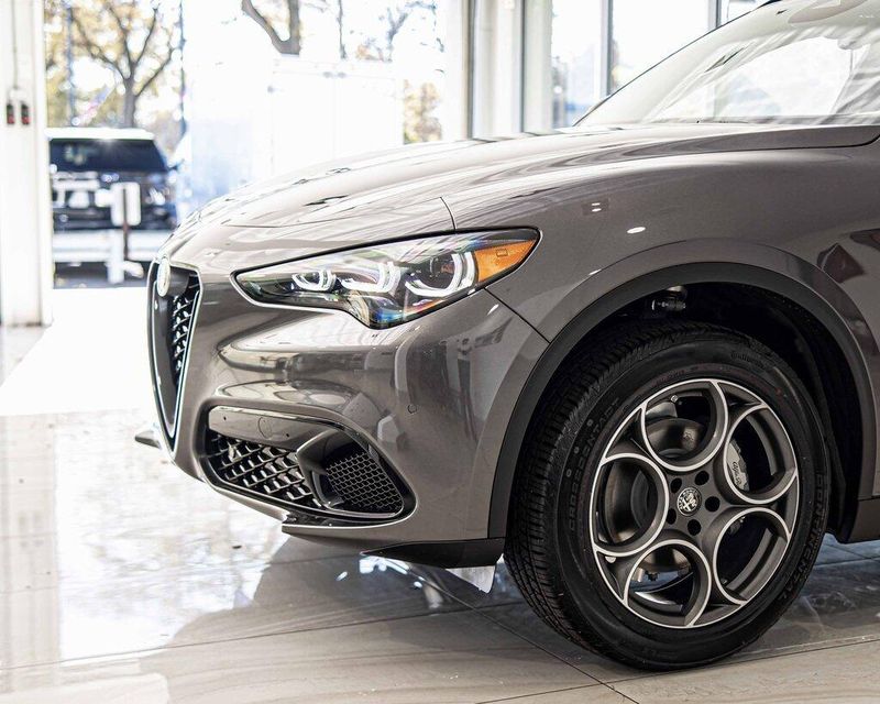2025 Alfa Romeo Stelvio Sprint photo 3