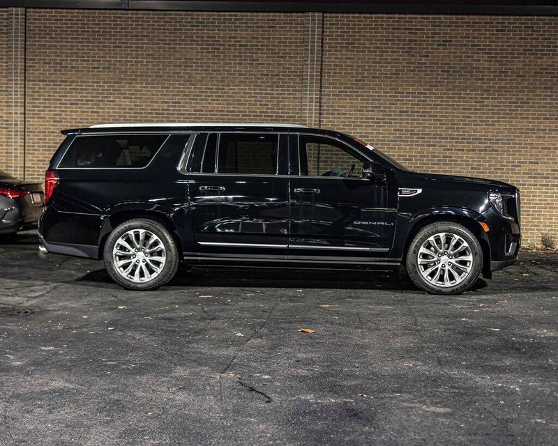 2021 Gmc Yukon XL Denali photo 3