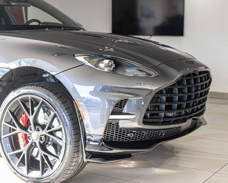 2026 Aston Martin DBX DBX707 photo 3