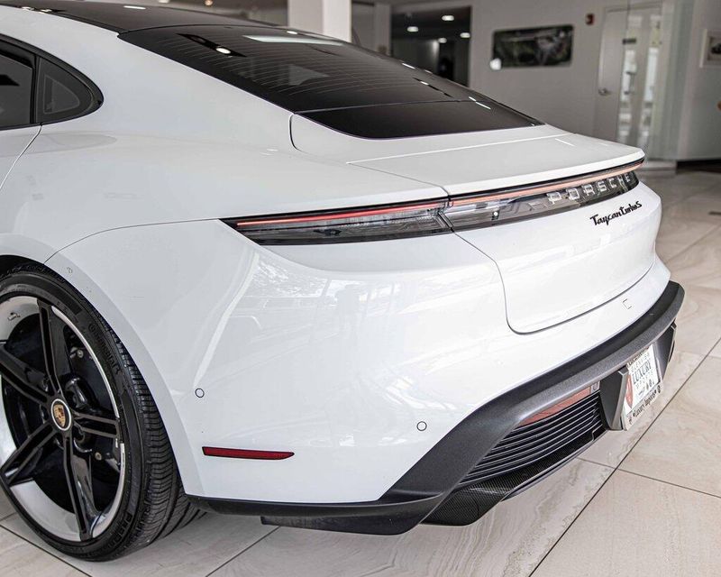 2020 Porsche Taycan Turbo S photo 11