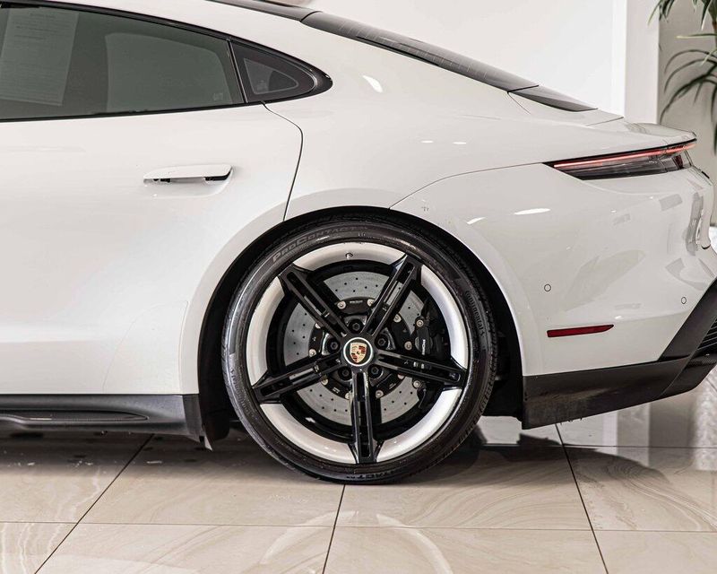 2020 Porsche Taycan Turbo S photo 6