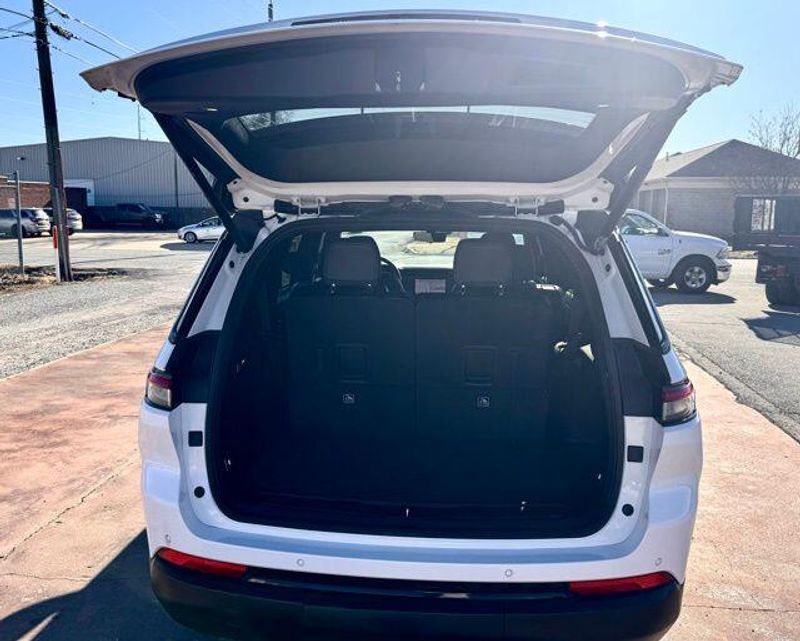 New 2025 Jeep Grand Cherokee L Limited 4x2Image 7