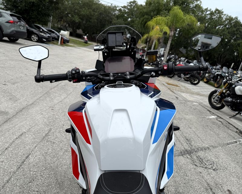 2025 BMW M 1000 XR 