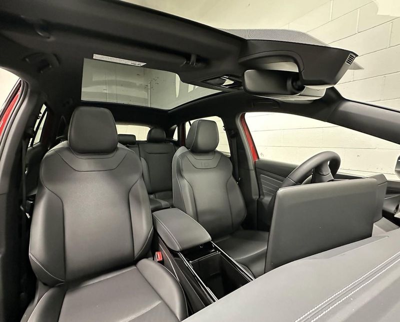 2023 Volkswagen ID.4 Pro S w/ Panoramic RoofImage 4