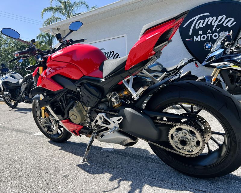 2022 Ducati Streetfighter V4 S 