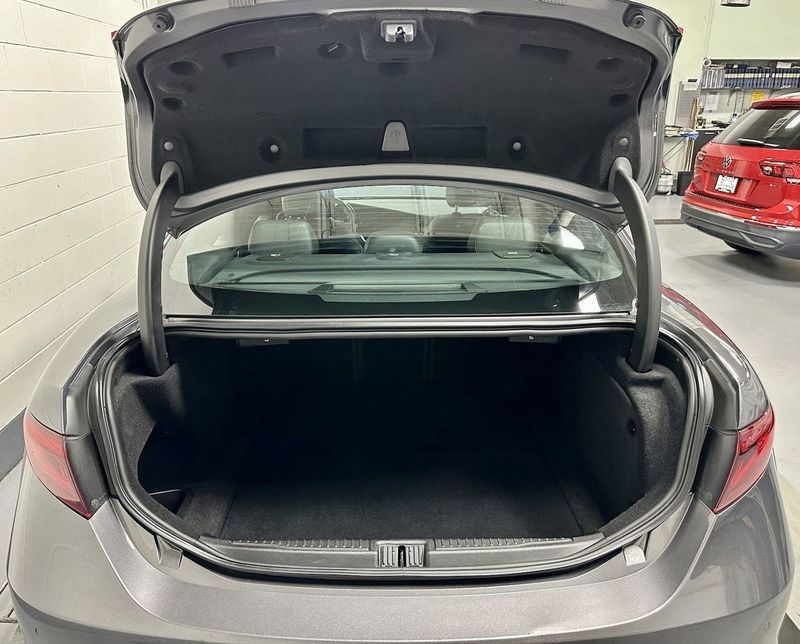 2021 Alfa Romeo Giulia Ti Sport Nero AWD w/Sunroof & NavImage 28