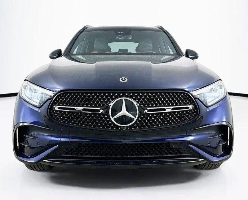 2023 Mercedes Benz GLC 300 4MATIC photo 4