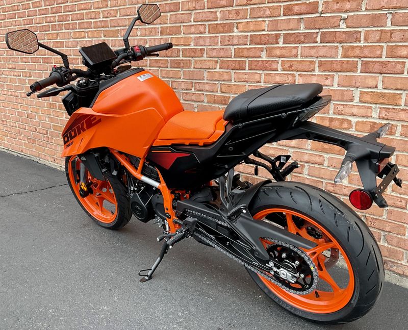 2024 KTM Duke 390Image 5