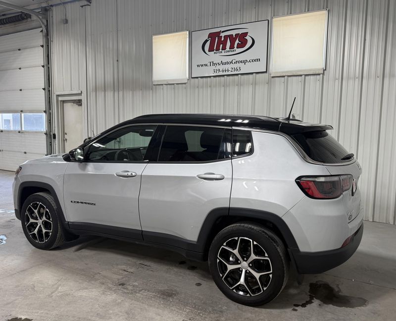 Used 2024 Jeep Compass LimitedImage 13