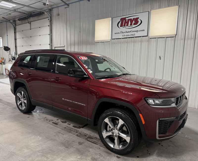 New 2026 Jeep Grand Cherokee L Limited 4x4Image 1