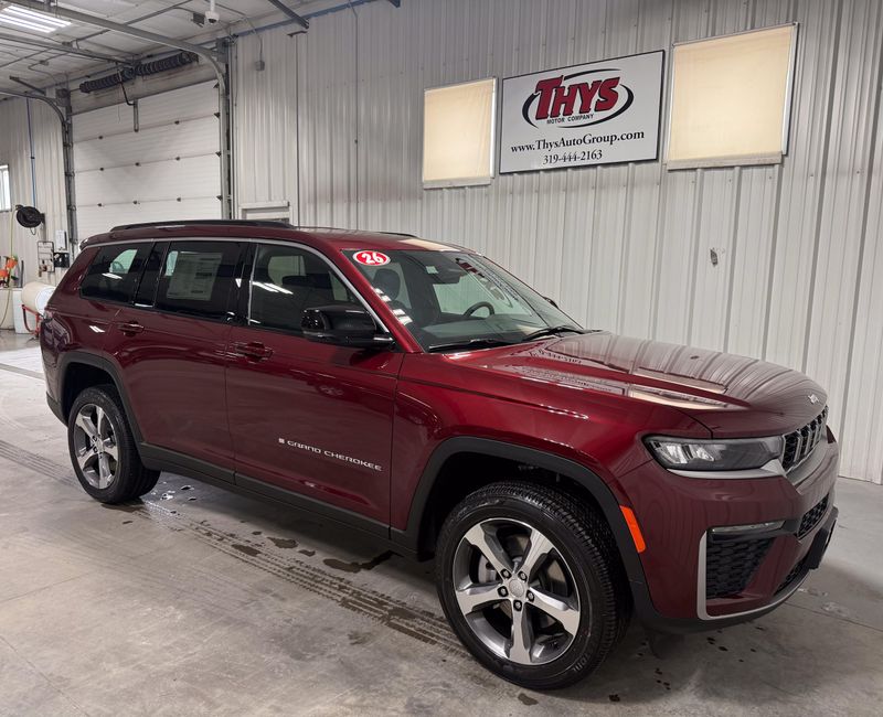 New 2026 Jeep Grand Cherokee L Limited 4x4Image 1