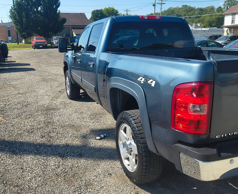 Used 2011 Chevrolet Silverado 2500HD Image 7
