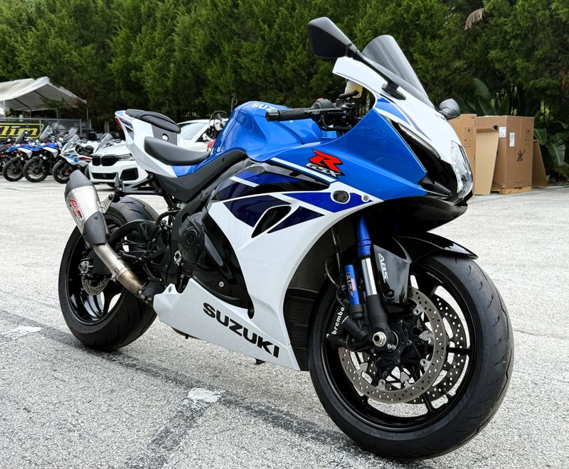 2025 Suzuki GSX-R1000RZ