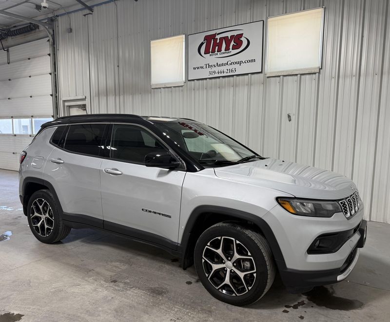 Used 2024 Jeep Compass LimitedImage 1