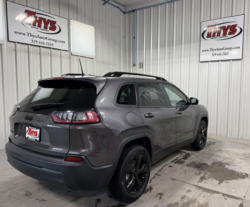 Used 2020 Jeep Cherokee AltitudeImage 3