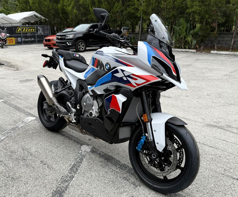 2025 BMW M 1000 XR 