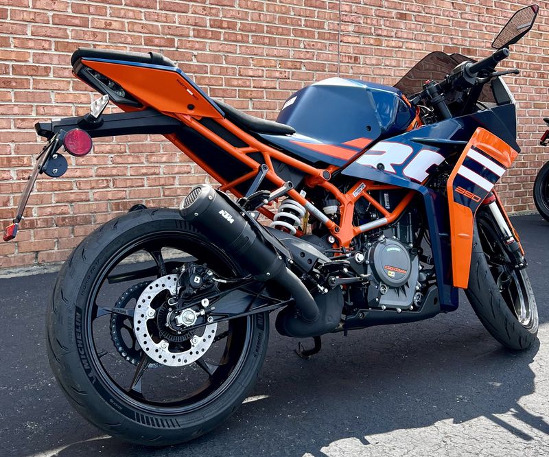 2024 KTM RC 390Image 3