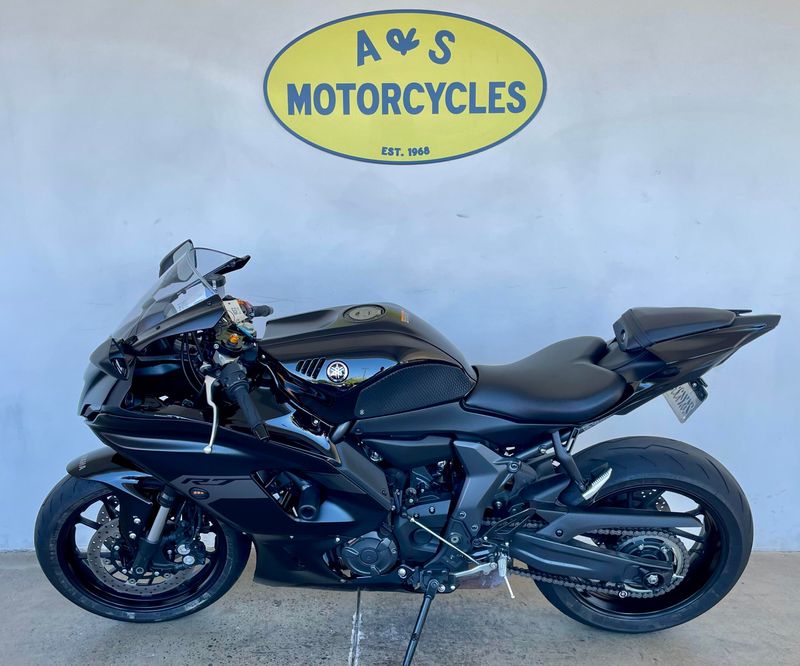 2025 Yamaha YZF-R7