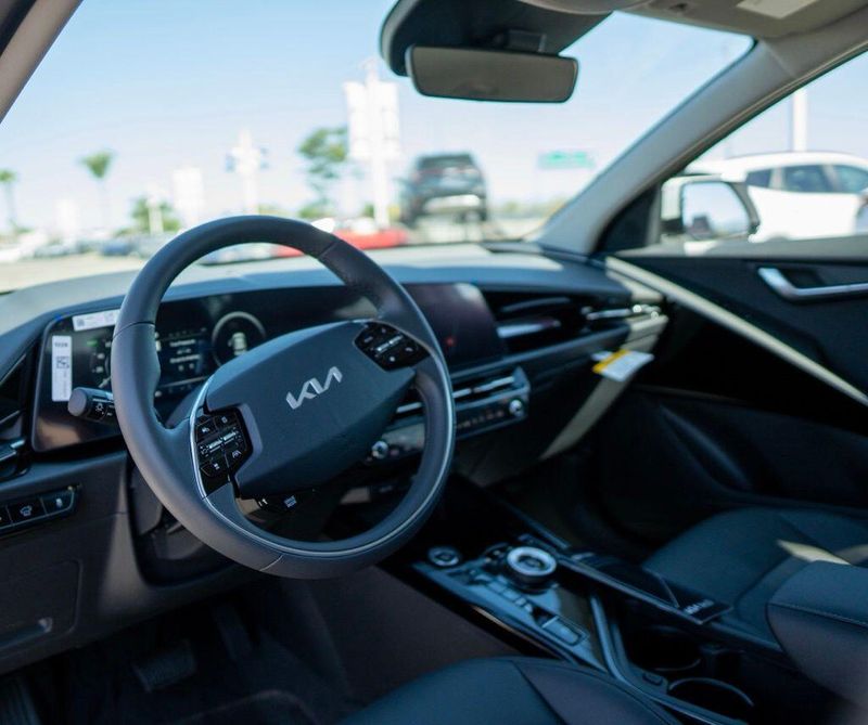 New 2026 Kia Niro EXImage 11