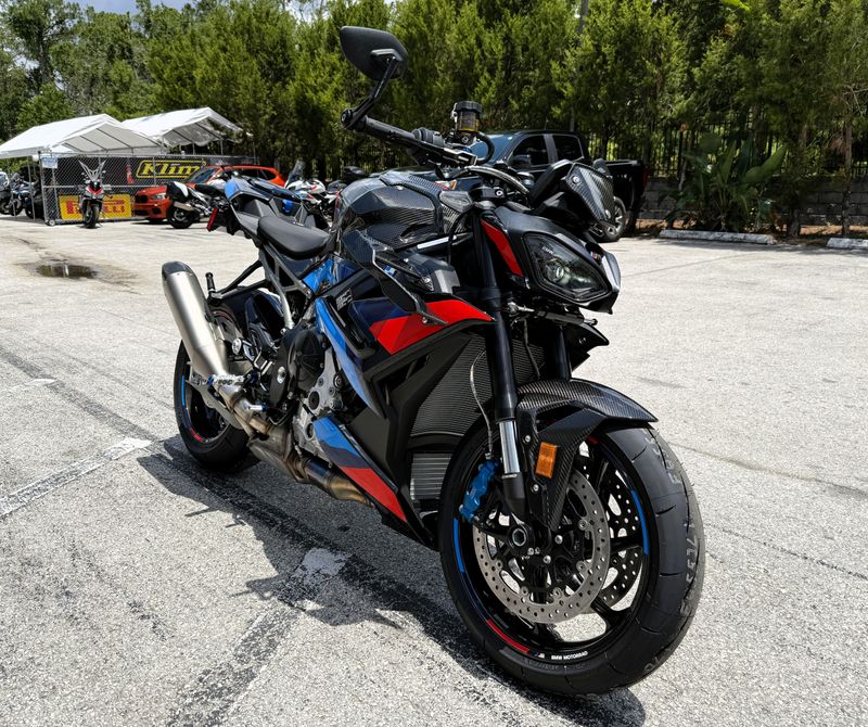 2025 BMW M 1000 R