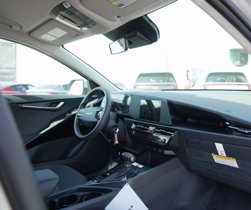 New 2026 Kia Niro LXImage 18